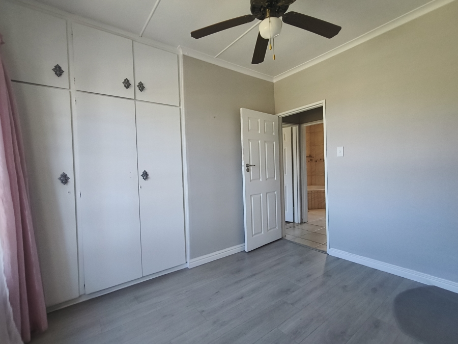 3 Bedroom Property for Sale in Wavecrest Eastern Cape